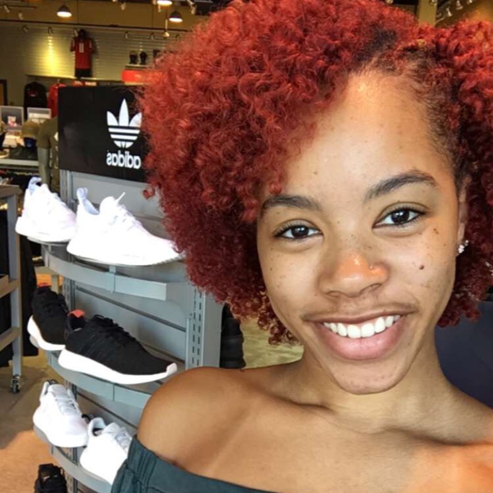 Meet your Posher, Alexis